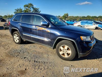 Czwarte zdjęcie samochodu z boku: 2012 JEEP GRAND CHEROKEE LAREDO VIN:1C4RJFAG3CC226782 - miniatura