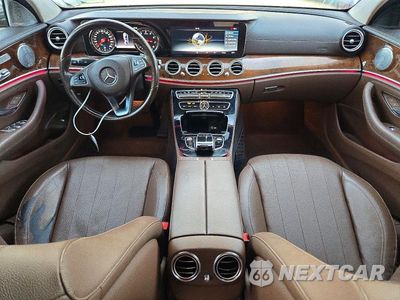 Zdjęcie 8 z 12 samochodu: 2017 MERCEDES-BENZ E 300 4MATIC VIN:WDDZF4KB2HA219940 - miniatura