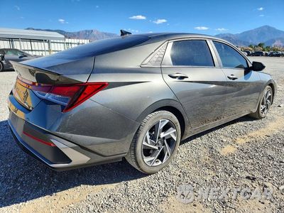 Trzecie zdjęcie samochodu z tyłu: 2025 HYUNDAI ELANTRA SEL SPORT VIN:KMHLM4DG4SU956377 - miniatura