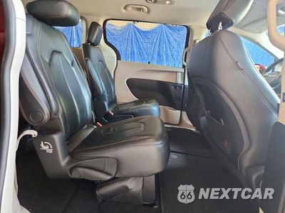 Zdjęcie 11 z 13 samochodu: 2017 CHRYSLER PACIFICA TOURING L VIN:2C4RC1BGXHR583841 - miniatura