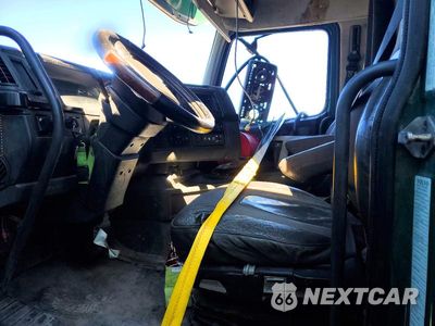 Zdjęcie 7 z 13 samochodu: 2020 VOLVO VNL SEMI TRUCK VIN:4V4NC9EJ7LN216670 - miniatura