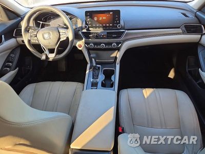 Zdjęcie 8 z 12 samochodu: 2018 HONDA ACCORD LX VIN:1HGCV1F11JA033929 - miniatura