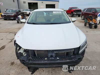 Piąte zdjęcie samochodu w środku: 2016 VOLKSWAGEN PASSAT S VIN:1VWAT7A38GC033122 - miniatura