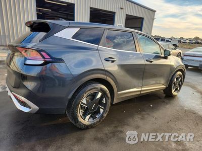 Trzecie zdjęcie samochodu z tyłu: 2023 KIA SPORTAGE LX VIN:KNDPU3AF5P7117601 - miniatura