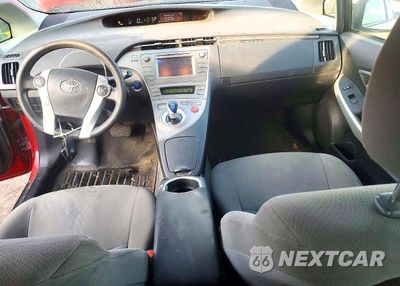 Zdjęcie 8 z 12 samochodu: 2015 TOYOTA PRIUS TWO VIN:JTDKN3DU8F0434751 - miniatura