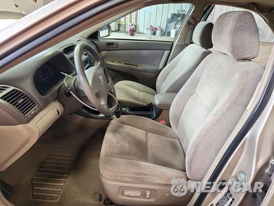 Zdjęcie 7 z 12 samochodu: 2004 TOYOTA CAMRY LE VIN:4T1BE32K64U868251 - miniatura
