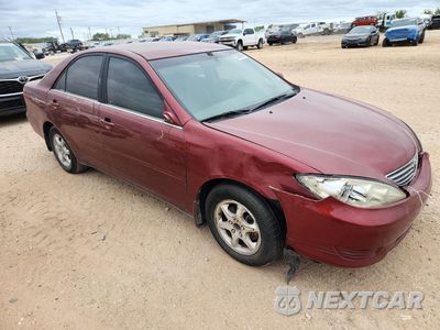 Czwarte zdjęcie samochodu z boku: 2005 TOYOTA CAMRY LE VIN:4T1BE32K15U021994 - miniatura