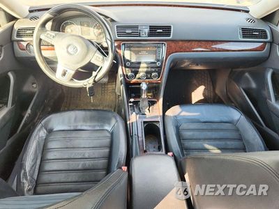 Zdjęcie 8 z 12 samochodu: 2012 VOLKSWAGEN PASSAT SEL VIN:1VWCN7A3XCC055149 - miniatura
