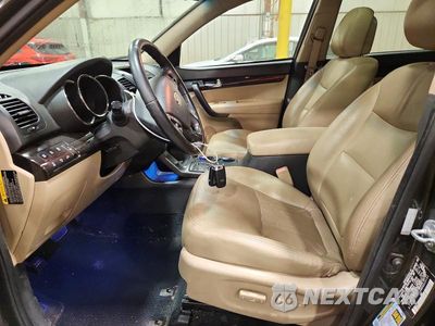 Zdjęcie 7 z 12 samochodu: 2013 KIA SORENTO EX VIN:5XYKUDA28DG329193 - miniatura