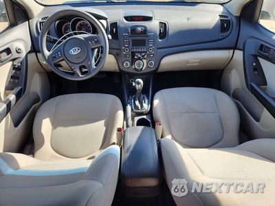 Zdjęcie 8 z 12 samochodu: 2012 KIA FORTE EX VIN:KNAFU4A20C5611611 - miniatura