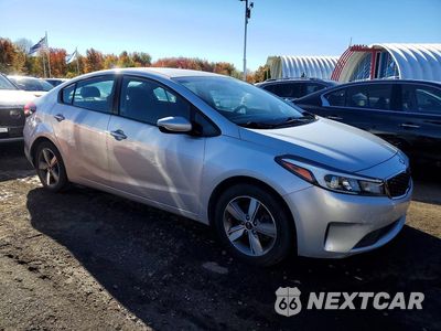 Czwarte zdjęcie samochodu z boku: 2018 KIA FORTE LX VIN:3KPFL4A73JE195248 - miniatura