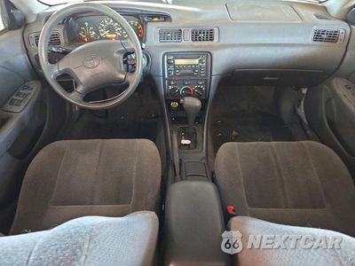 Zdjęcie 8 z 12 samochodu: 2001 TOYOTA CAMRY LE VIN:JT2BG22KX10557247 - miniatura