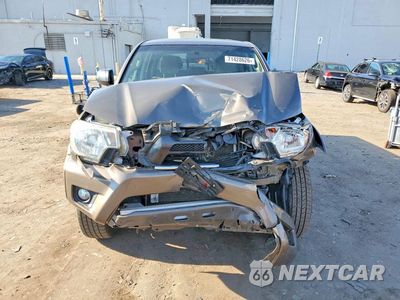 Piąte zdjęcie samochodu w środku: 2014 TOYOTA TACOMA V6 VIN:3TMLU4EN9EM154126 - miniatura