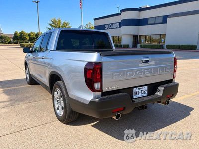 Trzecie zdjęcie samochodu z tyłu: 2025 HONDA RIDGELINE RTL VIN:5FPYK3F52SB040190 - miniatura