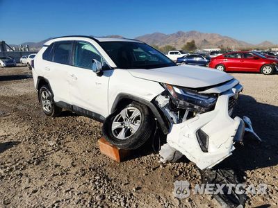 Czwarte zdjęcie samochodu z boku: 2024 TOYOTA RAV4 XLE VIN:2T3W1RFV3RC283597 - miniatura