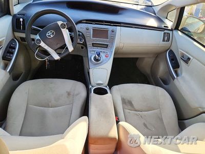 Zdjęcie 8 z 12 samochodu: 2014 TOYOTA PRIUS TWO VIN:JTDKN3DU0E0386290 - miniatura