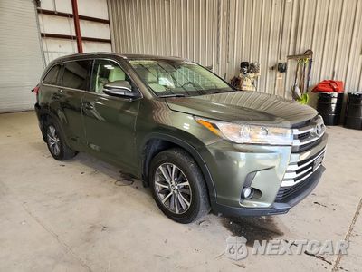Czwarte zdjęcie samochodu z boku: 2017 TOYOTA HIGHLANDER XLE VIN:5TDJZRFH7HS369569 - miniatura