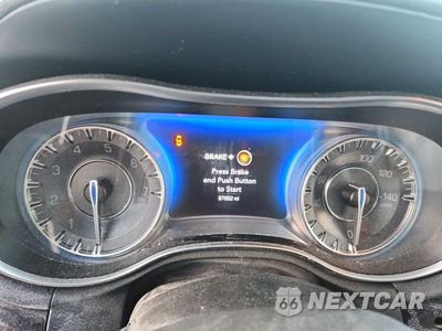 Zdjęcie 9 z 13 samochodu: 2018 CHRYSLER 300 TOURING VIN:2C3CCAAG7JH117291 - miniatura
