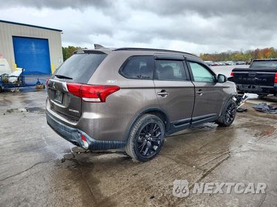 Trzecie zdjęcie samochodu z tyłu: 2018 MITSUBISHI OUTLANDER SE VIN:JA4AZ3A3XJZ020588 - miniatura