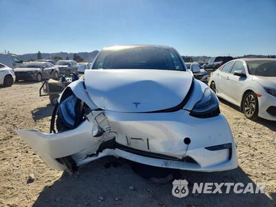 Piąte zdjęcie samochodu w środku: 2021 TESLA MODEL Y VIN:5YJYGAEE6MF215480 - miniatura