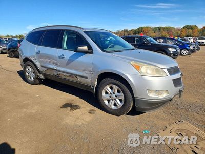 Czwarte zdjęcie samochodu z boku: 2011 CHEVROLET TRAVERSE LS VIN:1GNKVEED4BJ389264 - miniatura