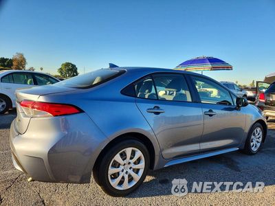 Trzecie zdjęcie samochodu z tyłu: 2020 TOYOTA COROLLA LE VIN:JTDEPRAE2LJ012360 - miniatura