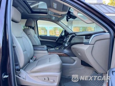 Piąte zdjęcie samochodu w środku: 2020 CHEVROLET TAHOE K1500 PREMIER VIN:1GNSKCKC4LR208983 - miniatura