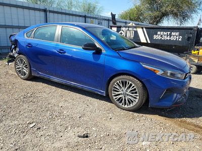 Czwarte zdjęcie samochodu z boku: 2024 KIA FORTE GT LINE VIN:3KPF54AD8RE826569 - miniatura