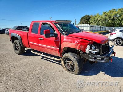 Czwarte zdjęcie samochodu z boku: 2011 CHEVROLET SILVERADO K1500 LT VIN:1GCRKSE3XBZ114697 - miniatura
