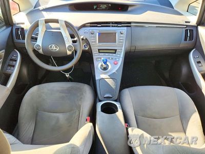 Zdjęcie 8 z 12 samochodu: 2014 TOYOTA PRIUS THREE VIN:JTDKN3DU1E1764319 - miniatura