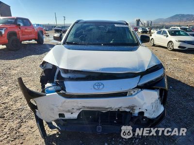 Piąte zdjęcie samochodu w środku: 2024 TOYOTA BZ4X XLE VIN:JTMAAAAA3RA030857 - miniatura