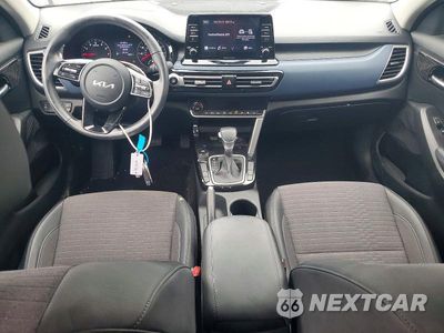 Zdjęcie 8 z 14 samochodu: 2023 KIA SELTOS S VIN:KNDEU2AA6P7377575 - miniatura