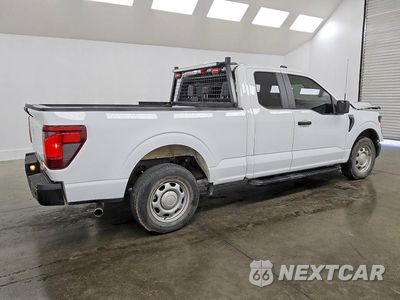 Trzecie zdjęcie samochodu z tyłu: 2025 FORD F150 XL VIN:1FTEX1K52SKD92485 - miniatura