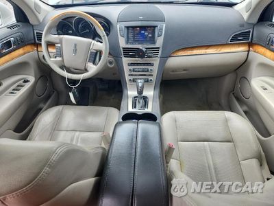 Zdjęcie 8 z 12 samochodu: 2011 LINCOLN MKT VIN:2LMHJ5FR7BBJ52779 - miniatura