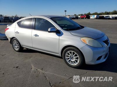 Czwarte zdjęcie samochodu z boku: 2014 NISSAN VERSA 1.6 S VIN:3N1CN7AP5EK450278 - miniatura