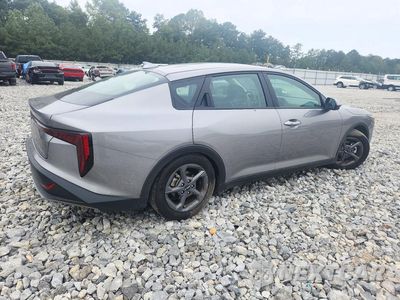 Trzecie zdjęcie samochodu z tyłu: 2025 KIA K4 LXS VIN:3KPFT4DE5SE188197 - miniatura