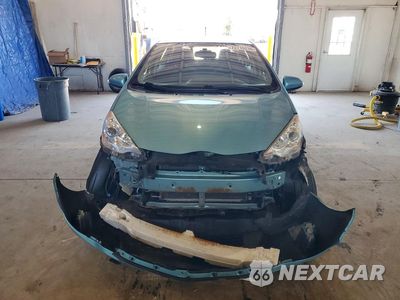 Piąte zdjęcie samochodu w środku: 2014 TOYOTA PRIUS C THREE VIN:JTDKDTB38E1063578 - miniatura