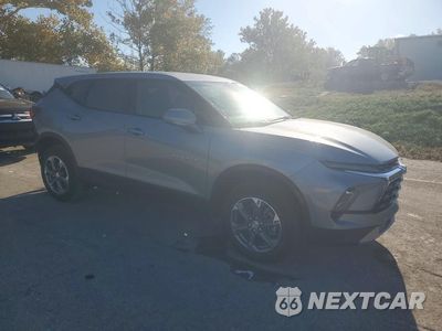 Czwarte zdjęcie samochodu z boku: 2026 CHEVROLET BLAZER 2LT VIN:3GNKBCR42TS163196 - miniatura