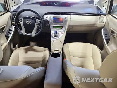 Zdjęcie 8 z 12 samochodu: 2013 TOYOTA PRIUS FOUR VIN:JTDKN3DU9D1673118 - miniatura