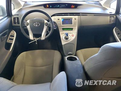 Zdjęcie 8 z 12 samochodu: 2014 TOYOTA PRIUS THREE VIN:JTDKN3DU9E1783345 - miniatura