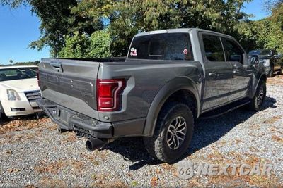 Czwarte zdjęcie samochodu z boku: 2018 FORD F150 RAPTOR VIN:1FTFW1RG7JFA15690 - miniatura
