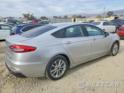 Trzecie zdjęcie samochodu z tyłu: 2019 FORD FUSION SE VIN:3FA6P0LU9KR225742 - miniatura