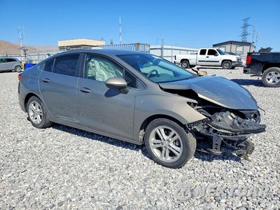 Czwarte zdjęcie samochodu z boku: 2018 CHEVROLET CRUZE LT VIN:1G1BE5SM3J7156171 - miniatura
