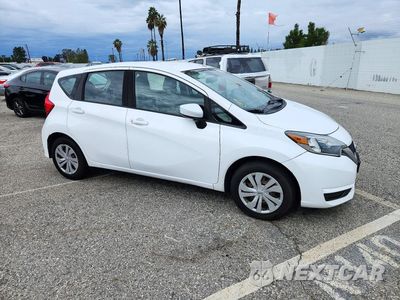 Czwarte zdjęcie samochodu z boku: 2017 NISSAN VERSA NOTE S PLUS VIN:3N1CE2CP0HL379909 - miniatura