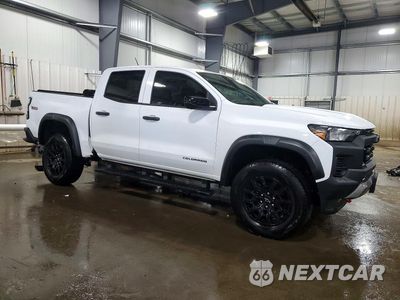 Czwarte zdjęcie samochodu z boku: 2024 CHEVROLET COLORADO TRAIL BOSS VIN:1GCPTEEK0R1112009 - miniatura