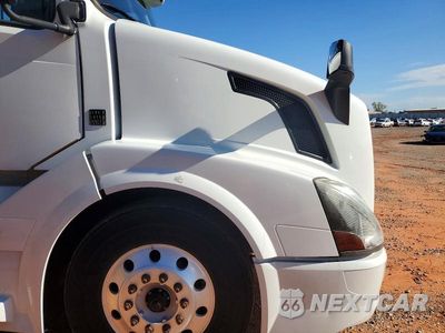 Zdjęcie 10 z 12 samochodu: 2016 VOLVO VN VNL VIN:4V4NC9EG6GN952915 - miniatura