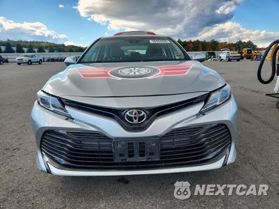 Piąte zdjęcie samochodu w środku: 2019 TOYOTA CAMRY LE VIN:4T1B11HK7KU801176 - miniatura