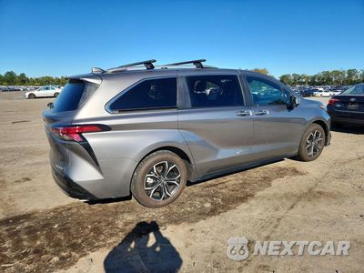 Trzecie zdjęcie samochodu z tyłu: 2026 TOYOTA SIENNA PLATINUM 7-PASSENGER VIN:5TDESKFC2TS238401 - miniatura