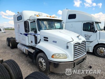 Czwarte zdjęcie samochodu z boku: 2013 MACK CXU613 SEMI TRUCK VIN:1M1AW09Y9DM030317 - miniatura