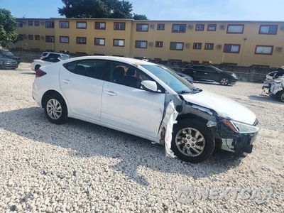 Czwarte zdjęcie samochodu z boku: 2020 HYUNDAI ELANTRA SE VIN:5NPD74LF5LH531092 - miniatura